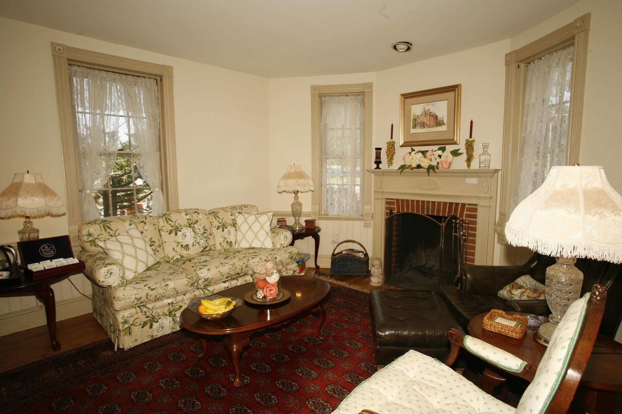 Parsonage Inn Bed And Breakfast Saint Michaels Exterior photo